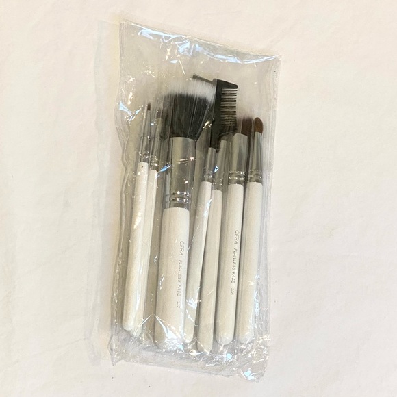 New OFRA 7 Piece Flawless Face Brush Set - Picture 3 of 3
